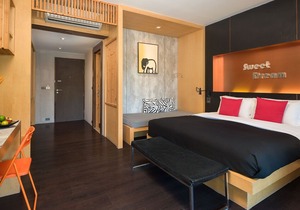 DELUXE JACUZZI SUITE 6
