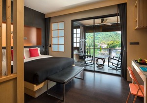 DELUXE JACUZZI SUITE 6