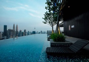 Deluxe King Suite with Twin Tower View 2
