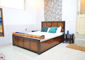 Economical Cozy 1BHK Prime Location South Delhi 1