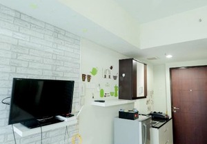 Homey Studio @ Grand Dhika City Apartment By Travelio