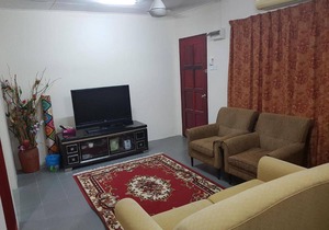 Mri Homestay Sg Buloh - 2 Br House with Centralised Private Pool