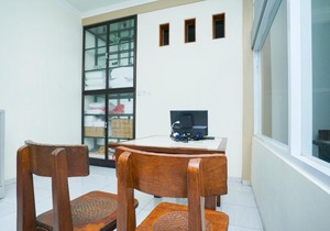 OYO 1642 Penginapan Anggrek Syariah 2