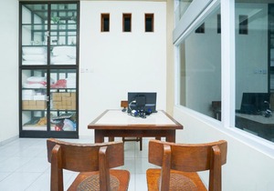 OYO 1642 Penginapan Anggrek Syariah 2