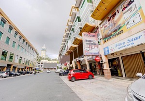 OYO 90351 Hotel Five Star 1