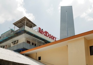 RedDoorz Plus Near Ciputra World Kuningan 2