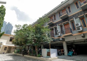 RedDoorz Plus near Ciputra World Kuningan 2