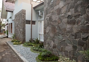 RedDoorz Plus Near Pasundan University