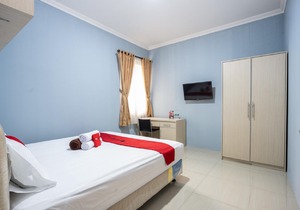 RedDoorz Plus Near Siloam Karawaci