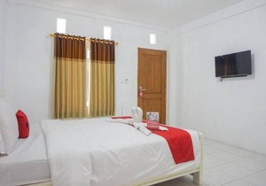 RedDoorz Plus near Taman Rekreasi Selecta 2