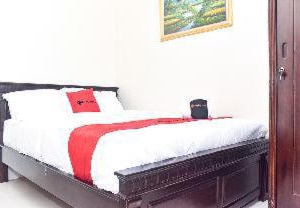 RedDoorz Syariah near Gelora Delta Sidoarjo 2