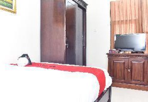 RedDoorz Syariah near Gelora Delta Sidoarjo 2