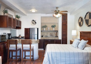 Rent Whole Floor at Luxury Resort: 1st Floor Suites w/Pool and Garden Access
