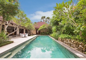 Tropical Ambience 3BR Villa In Seminyak! 8Min Walk To Eat Street! W/Swim Pool!