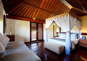 Two Bedroom Villa in Canggu, Private Pool with spacious living and dining area