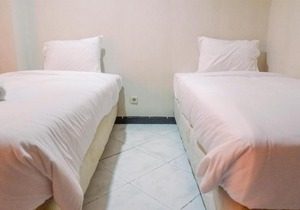 Very Spacious 3BR High Floor Taman Beverly Apartment By Travelio