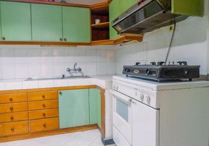 Very Spacious 3BR High Floor Taman Beverly Apartment By Travelio