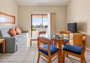 Vibrant Suite Steps to Punta Sur Golf Course