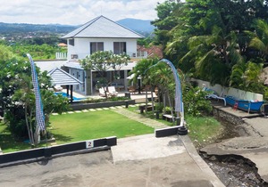 Villa Lovina-beach 2, luxury 5 * villa, staff, beachfront, pool, free boattrip