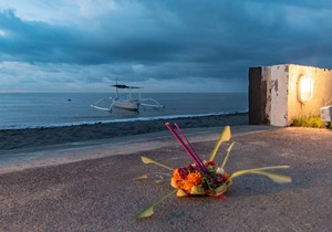 Villa Lovina-beach 2, luxury 5 * villa, staff, beachfront, pool, free boattrip