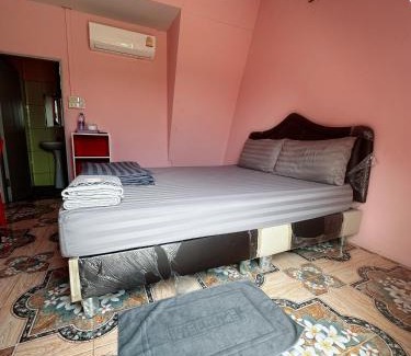 Photharam Hostel | บางกะโดรีสอร์ท Bangkado Resort
