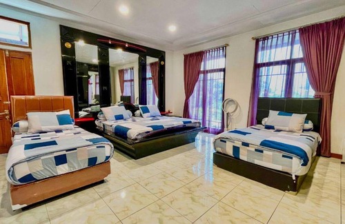 Lembang House | 100 m² House ∙ 4 bedrooms ∙ 15 guests