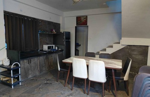 Surat Villa | 100 m² Villa ∙ 3 bedrooms ∙ 13 guests