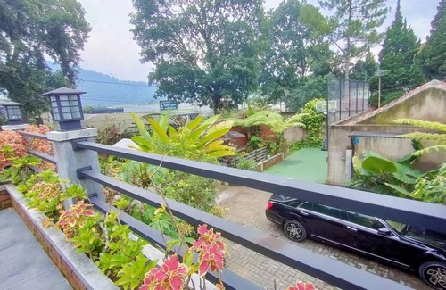 Cipanas House | 1000 m² House ∙ 5 bedrooms ∙ 20 guests