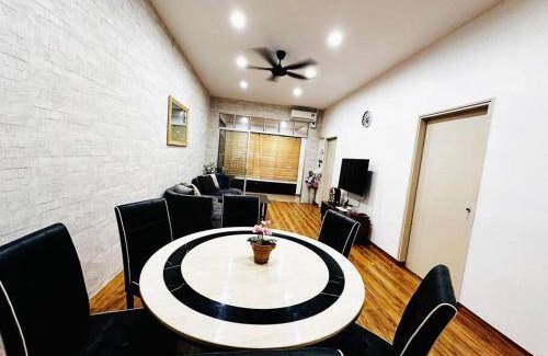 Daerah Kulai House | 1000 m² House ∙ 3 bedrooms ∙ 12 guests