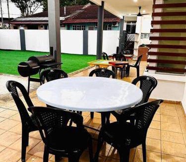 Daerah Kulai House | 1000 m² House ∙ 3 bedrooms ∙ 12 guests