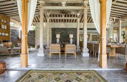 Kerobokan Villa | 1070 m² Villa ∙ 12 bedrooms ∙ 28 guests