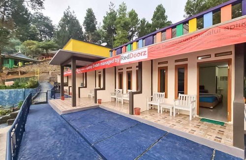 Pamijahan Hotel | 112 m² Hotel ∙ 4 bedrooms ∙ 35 guests