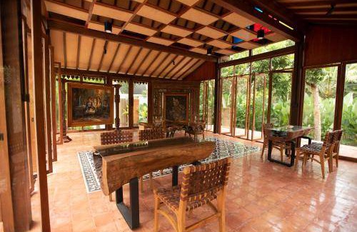 Banyuwangi House | 116 m² Farmhouse ∙ 4 guests