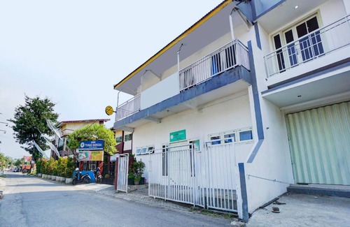 Malang Hotel | 13 m² Hotel ∙ 4 guests