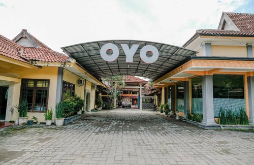 Nganjuk Hotel | 13 m² Hotel ∙ 8 guests