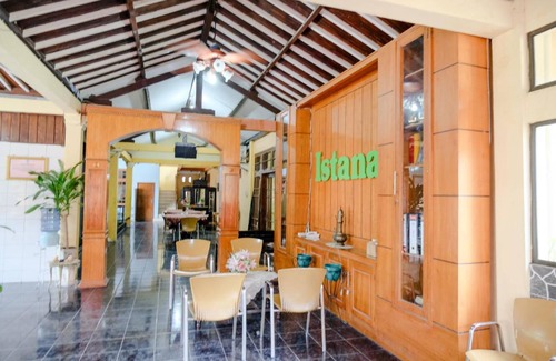 Nganjuk Hotel | 13 m² Hotel ∙ 8 guests