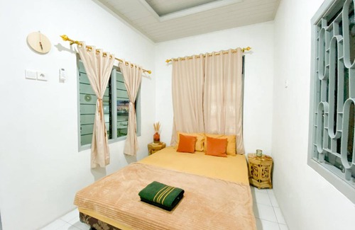 Semarang House | 130 m² House ∙ 3 bedrooms ∙ 12 guests