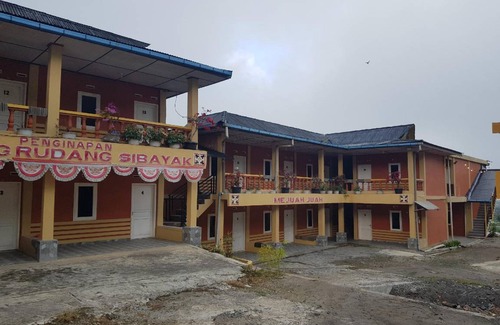 Berastagi Hotel | 14 m² Hotel ∙ 4 guests