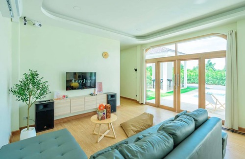Nakhon Pathom Villa | 146 m² Villa ∙ 3 bedrooms ∙ 14 guests