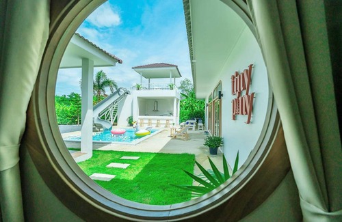 Nakhon Pathom Villa | 146 m² Villa ∙ 3 bedrooms ∙ 14 guests