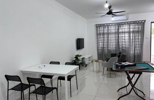 Tebrau House | 150 m² House ∙ 4 bedrooms ∙ 16 guests