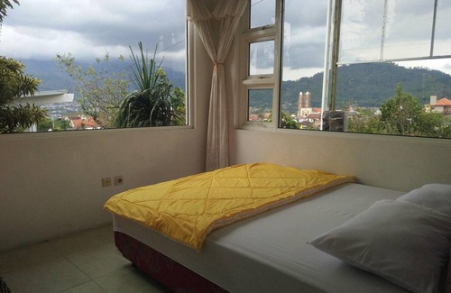 Sidomulyo House | 150 m² House ∙ 5 bedrooms ∙ 15 guests
