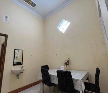 Banguntapan House | 160 m² House ∙ 1 bedroom ∙ 6 guests
