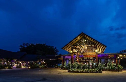 Trat Resort | 160 m² Resort ∙ 20 guests