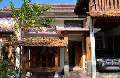 Sleman House | 165 m² House ∙ 3 bedrooms ∙ 6 guests