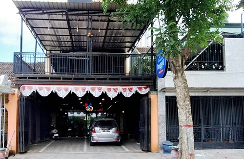 Blitar Hotel | 18 m² Hotel ∙ 4 guests
