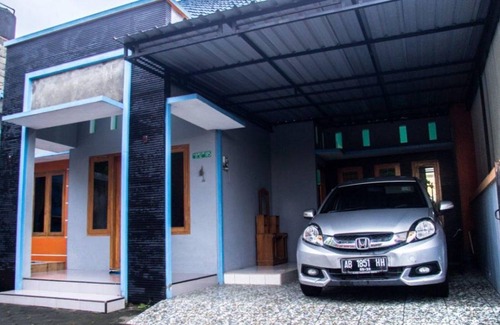 Banguntapan House | 180 m² House ∙ 3 bedrooms ∙ 8 guests