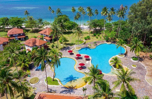 Lagoi Resort | 180 m² Resort ∙ 4 bedrooms ∙ 10 guests