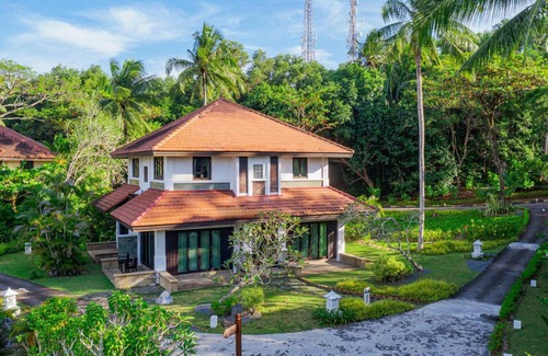 Lagoi Resort | 180 m² Resort ∙ 4 bedrooms ∙ 10 guests