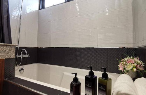 Khlong Tan Apartment | 186 m² Apartment ∙ 3 bedrooms ∙ 8 guests